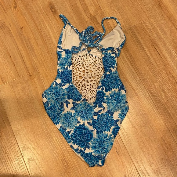 Bikini - Picture 3 of 3